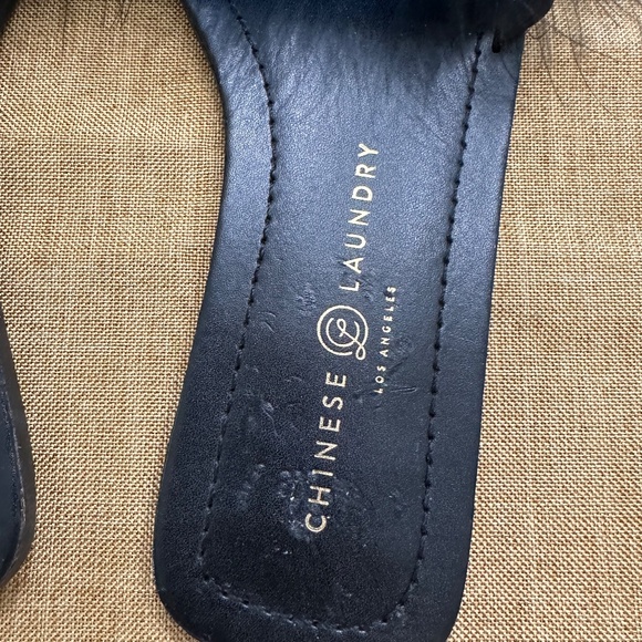 NWOT Chinese Laundry Los Angeles women's sandals black fluffy hair size 7.5 - Picture 3 of 5